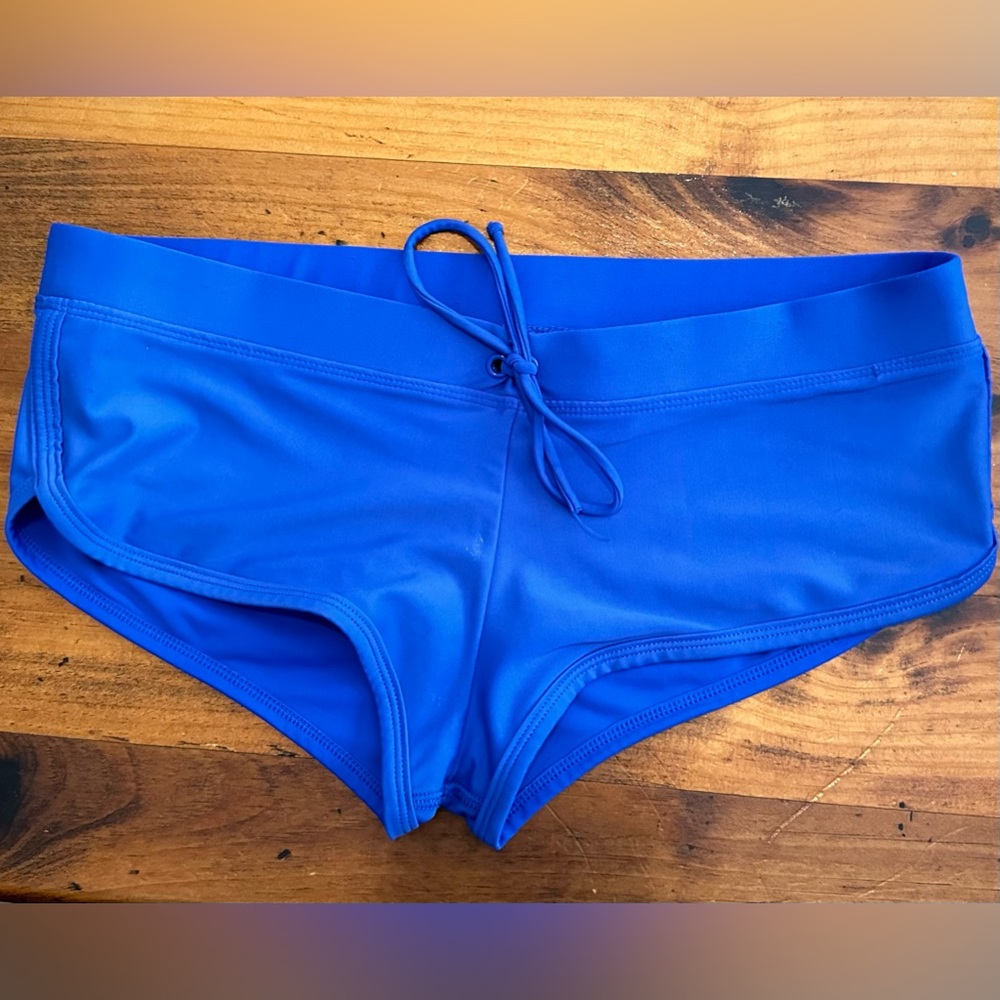 Body glove bikini bottom. Short shorts style. Size Medium. Royal blue color